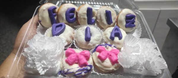 Mini donuts con letras chocolate